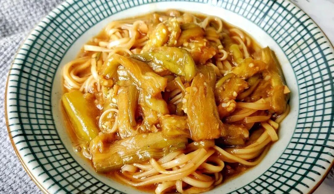 家常茄子焖面的做法