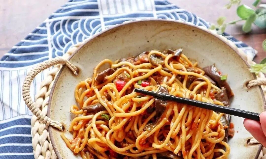 家常茄子焖面的做法