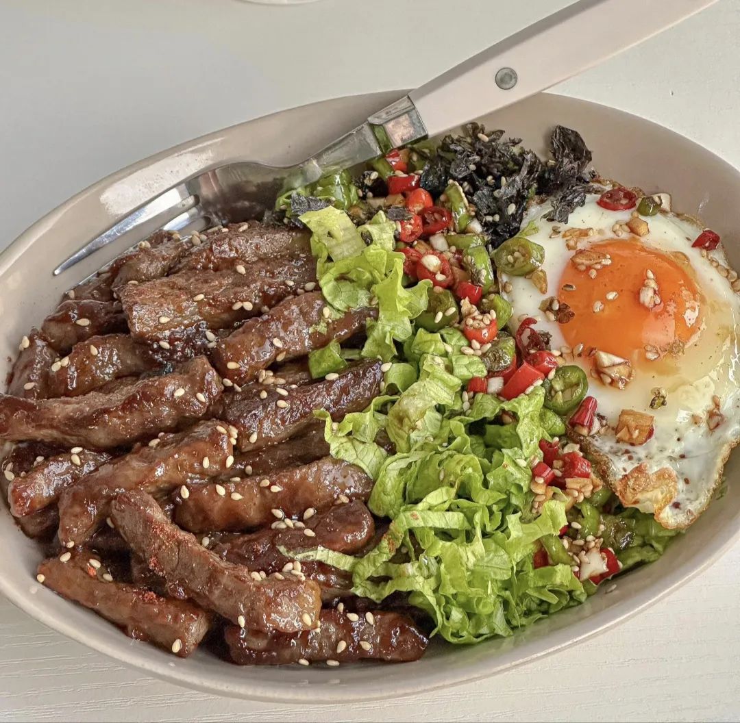 生菜牛肉煎蛋盖饭的做法