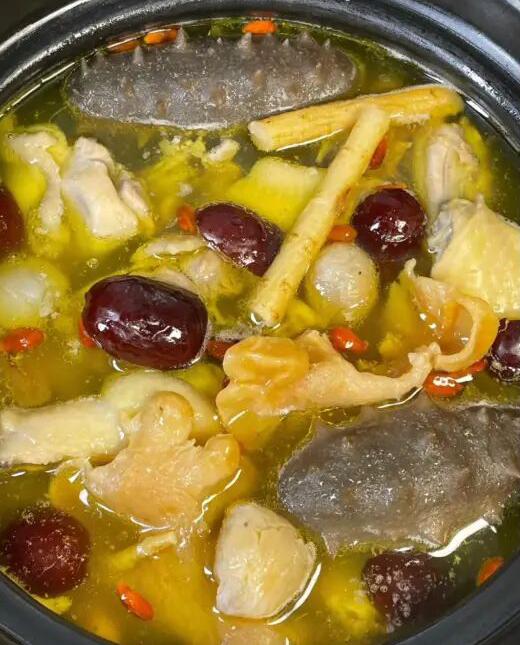 花胶海参鸡汤的做法