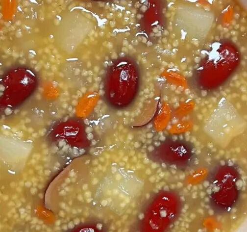 雪梨小米粥的做法