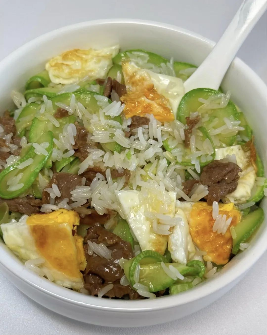 西葫芦鸡蛋牛肉饭的做法