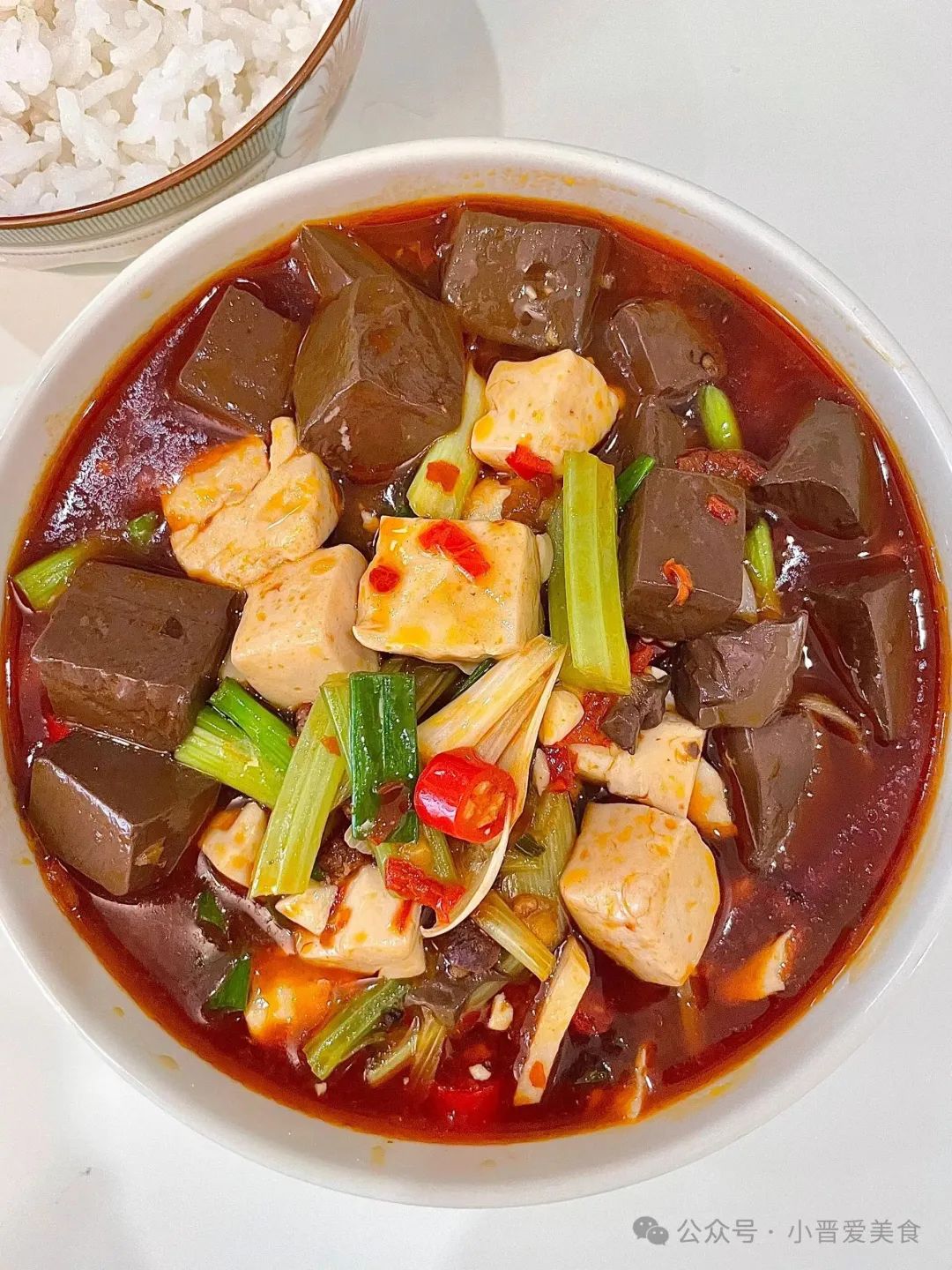 鸭血豆腐煲的做法