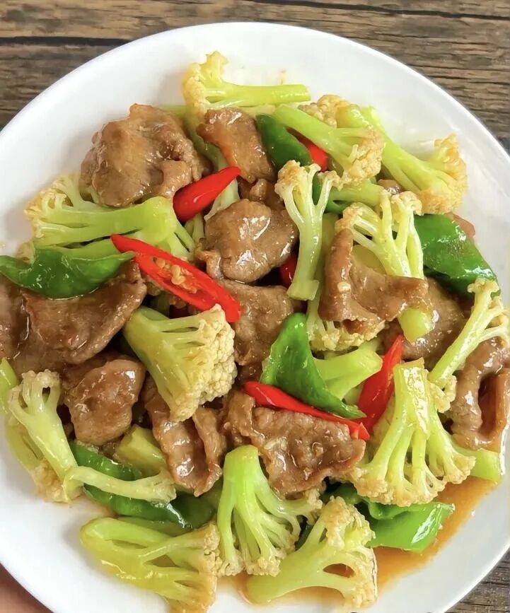 花菜炒肉的制作方法