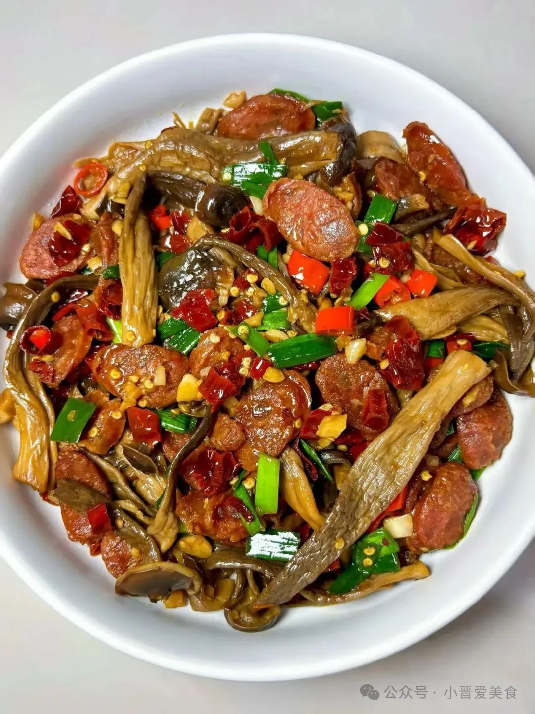 干锅鹿茸菇炒腊肠的做法