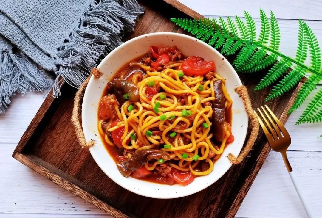 家常茄子焖面的做法