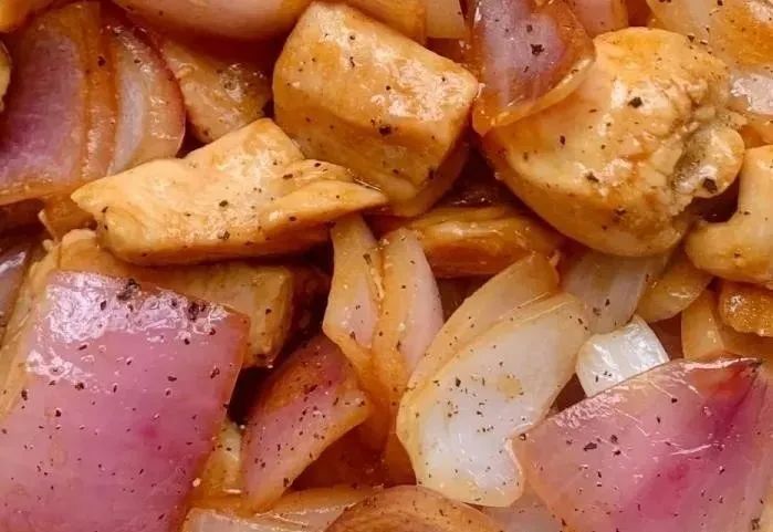 洋葱炒鸡胸肉的做法