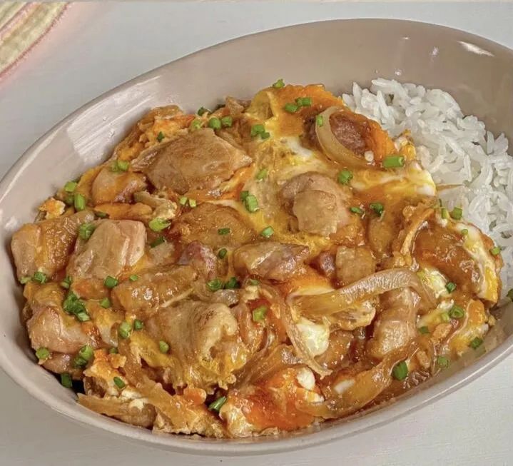 滑蛋鸡腿肉盖饭的做法