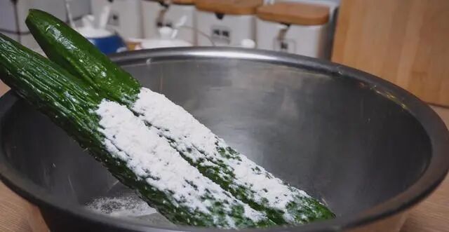 老厨师教你正确的凉拌黄瓜做法