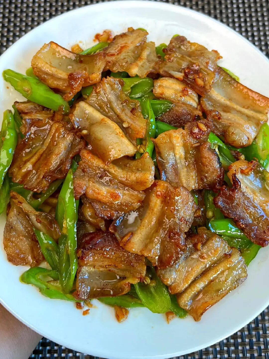 辣椒炒五花肉的做法