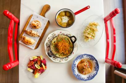 一桌丰盛佳肴美食图片