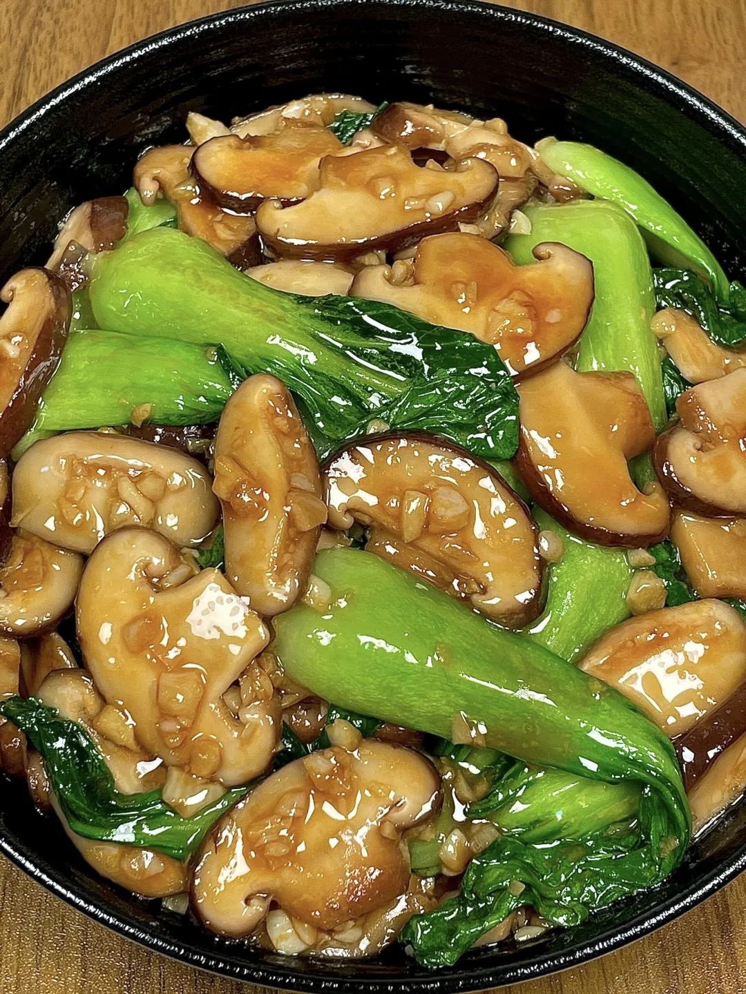 脆嫩香菇炒青菜的做法