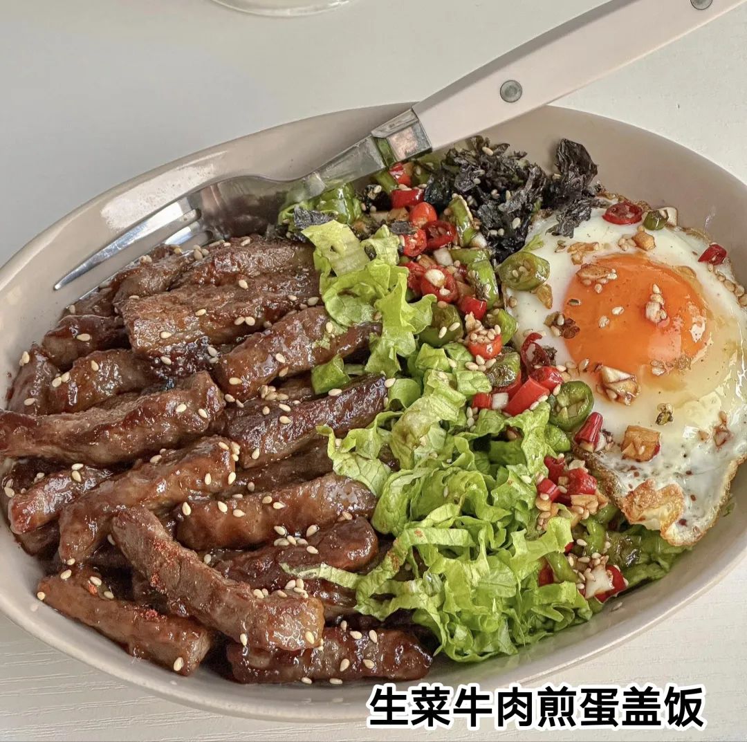 生菜牛肉煎鸡蛋盖饭的做法