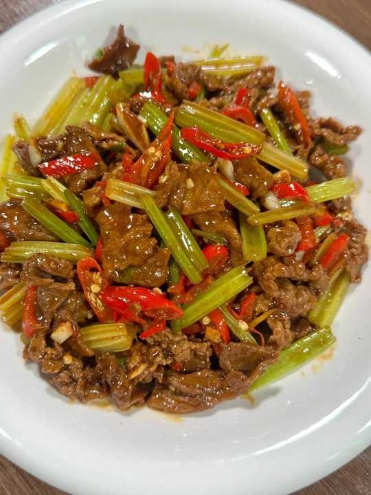 牛肉炒芹菜的做法