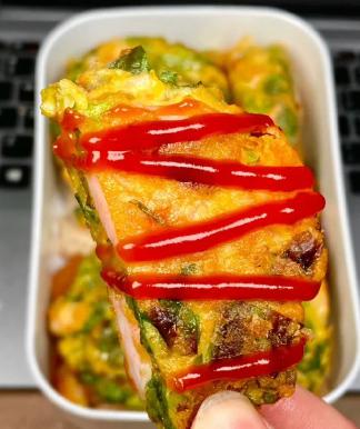 虾滑生菜鸡蛋饼的做法