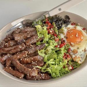 生菜牛肉煎蛋盖饭的做法