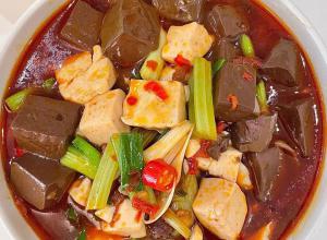 鸭血豆腐煲的做法