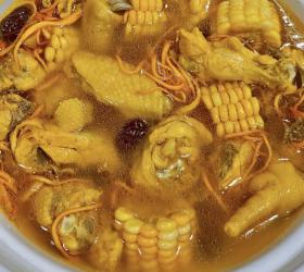 虫草花玉米鸡汤的做法