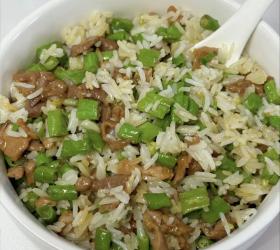 豆角牛肉拌饭的做法