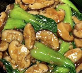 脆嫩香菇炒青菜的做法
