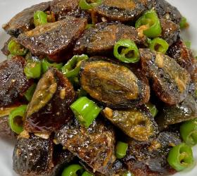 青椒炒皮蛋的做法