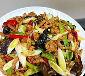 大葱木耳炒肉丝的做法