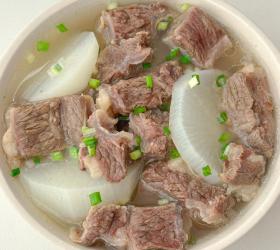 白萝卜炖牛肋条的做法