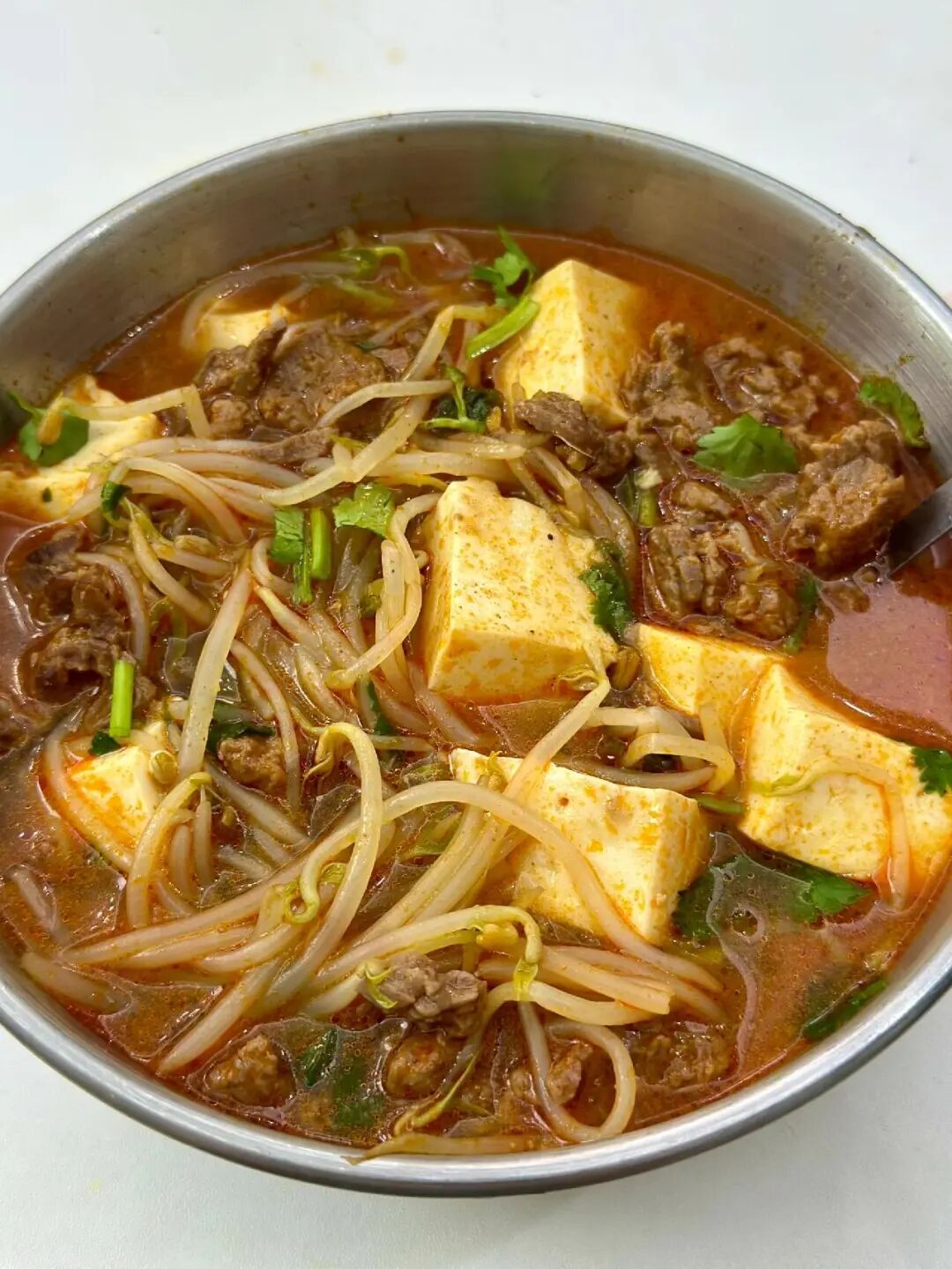香辣牛肉豆腐豆芽汤的做法