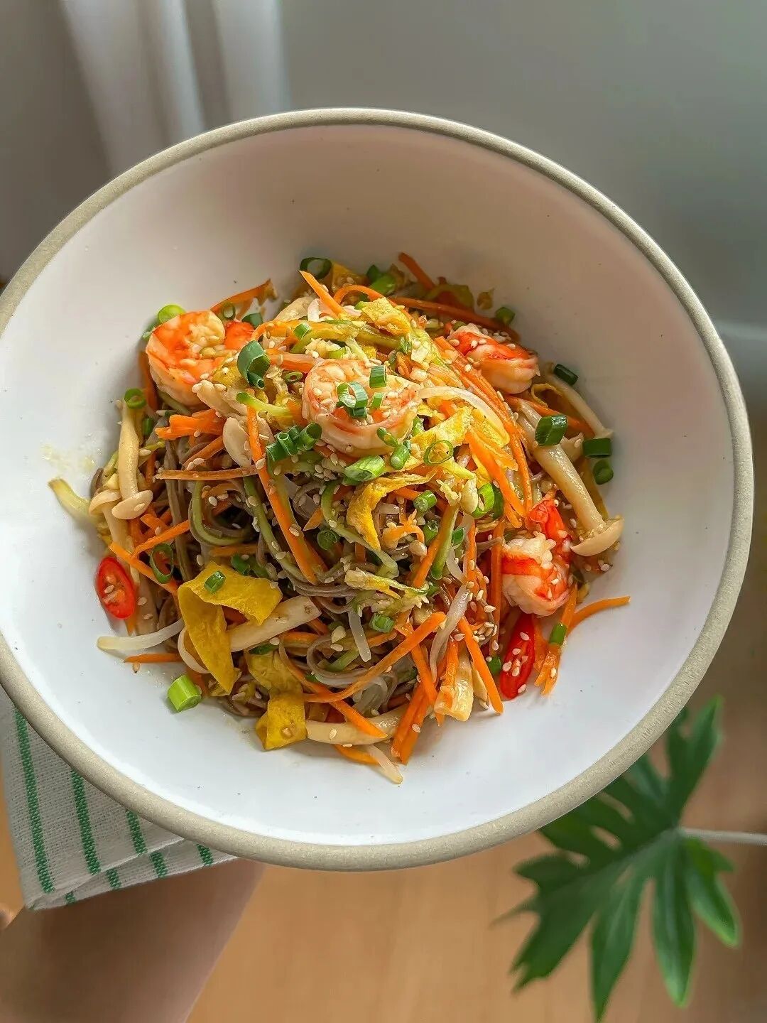 虾仁凉拌荞麦面的做法