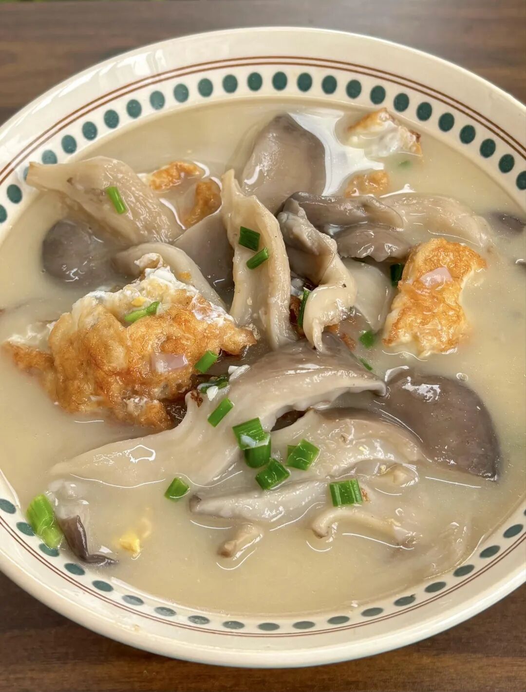 平菇煎蛋鲜汤的做法