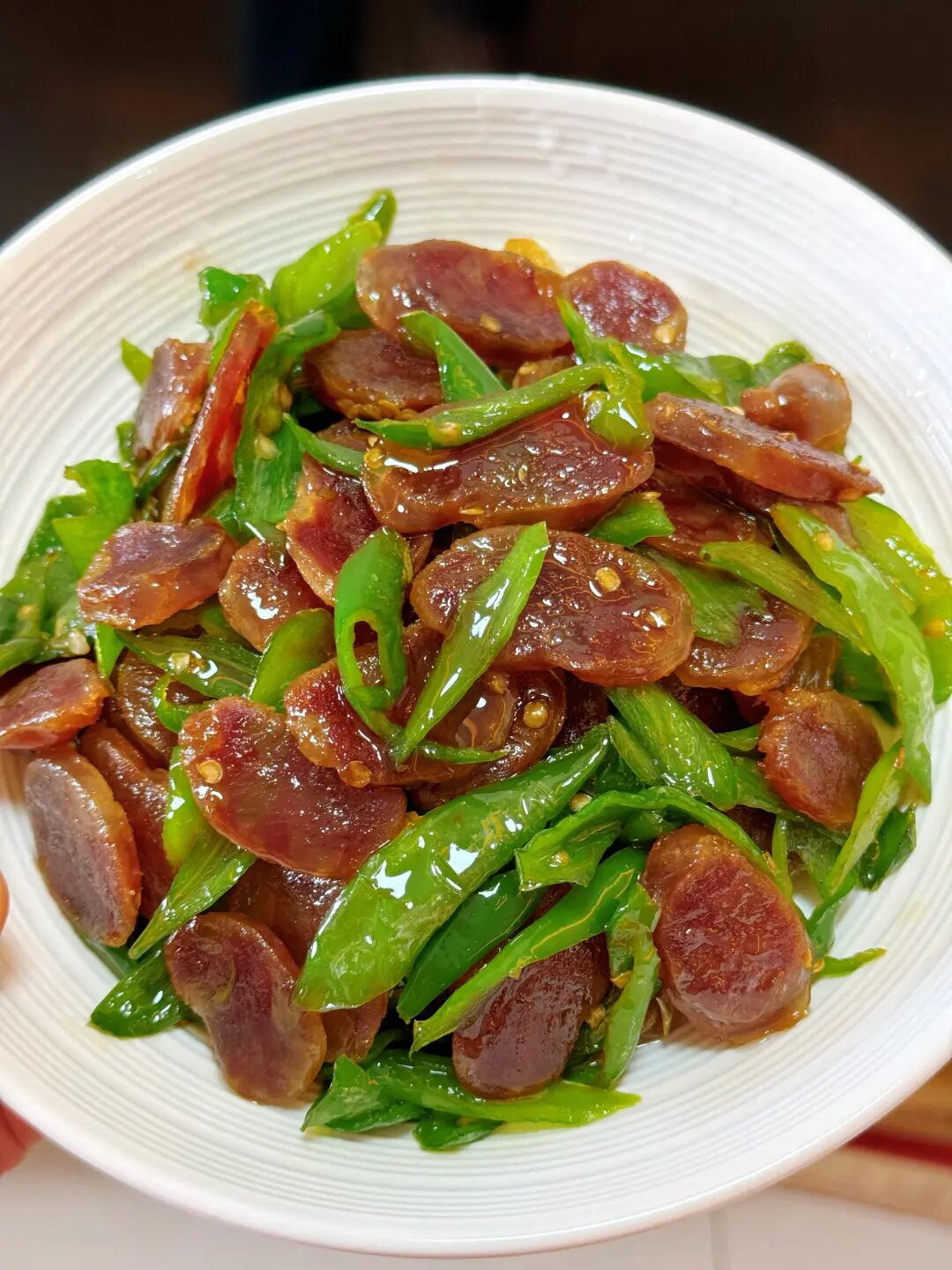青椒炒腊肠的做法