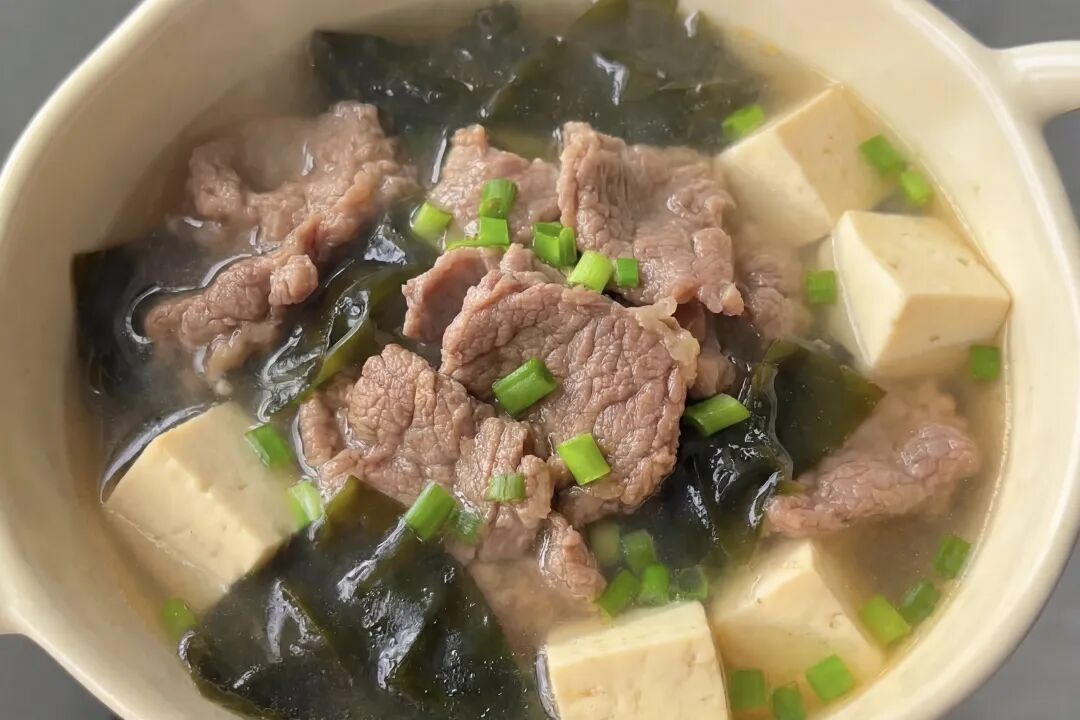 裙带菜豆腐牛肉汤的做法