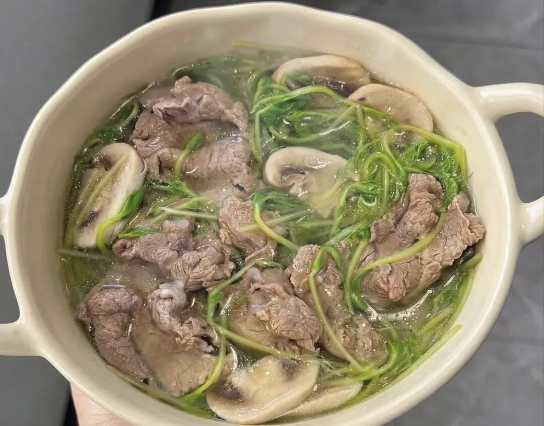 豆苗牛肉口蘑汤的做法