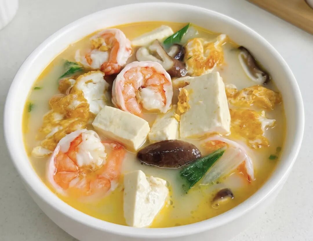 虾仁豆腐菌菇汤的做法