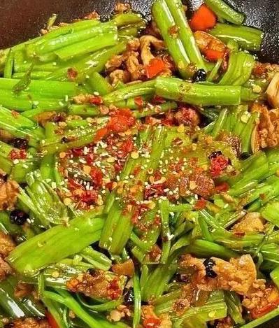 辣炒空心菜梗的做法