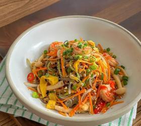 虾仁凉拌荞麦面的做法