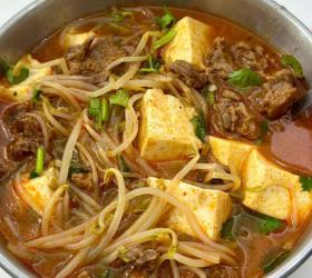 香辣牛肉豆腐豆芽汤的做法