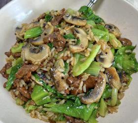 生菜口蘑牛肉炒饭的做法