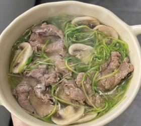 豆苗牛肉口蘑汤的做法