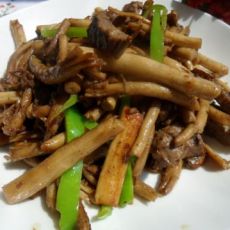 干煸牛肉茶树菇的做法