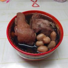 黑豆花生煲猪蹄的做法 黑豆花生煲猪蹄的做法