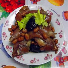 花生冬菇焖猪蹄的做法 花生冬菇焖猪蹄的做法