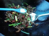 蒜苗炒牛肉的做法