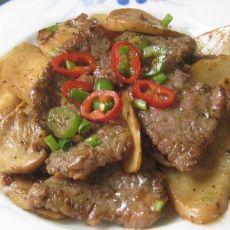 黑胡椒牛肉炒杏鲍菇的做法 黑胡椒牛肉炒杏鲍菇的做法