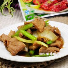 西芹洋葱肉片的做法 西芹洋葱肉片的做法