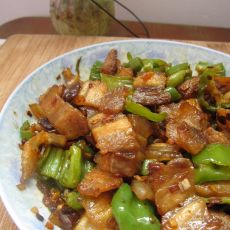 青椒回锅肉的做法 青椒回锅肉的做法