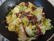 包菜炒牛肉的做法