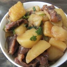 土豆块炖牛肉的做法 土豆块炖牛肉的做法