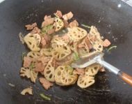 炒牛肉藕片的做法
