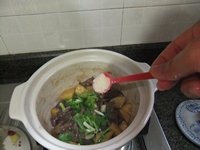 土豆块炖牛肉的做法